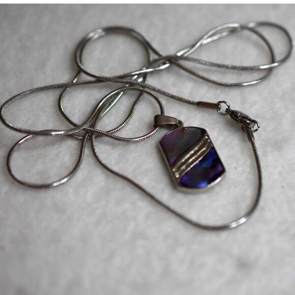 Captivating Abalone Pendant Silver Tone Snake Chain Like New Necklace - Picture 3 of 4